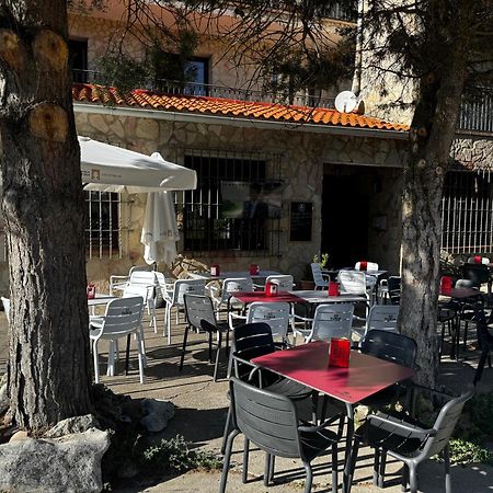 Hotel Restaurante Rio Cuervo Vega del Cadorno Extérieur photo