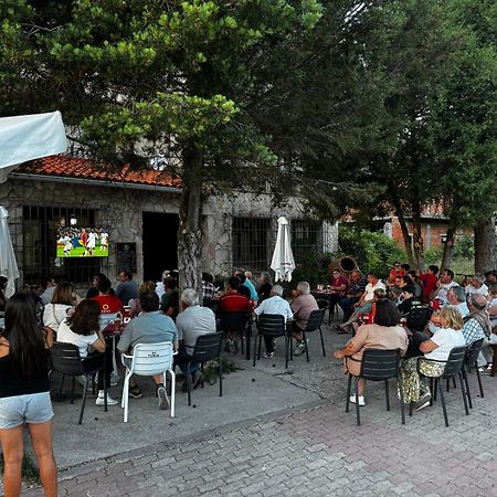 Hotel Restaurante Rio Cuervo Vega del Cadorno Extérieur photo