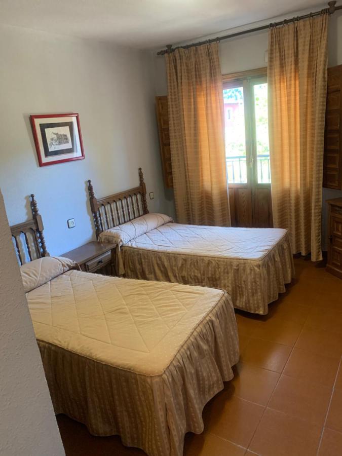 Hotel Restaurante Rio Cuervo Vega del Cadorno Extérieur photo