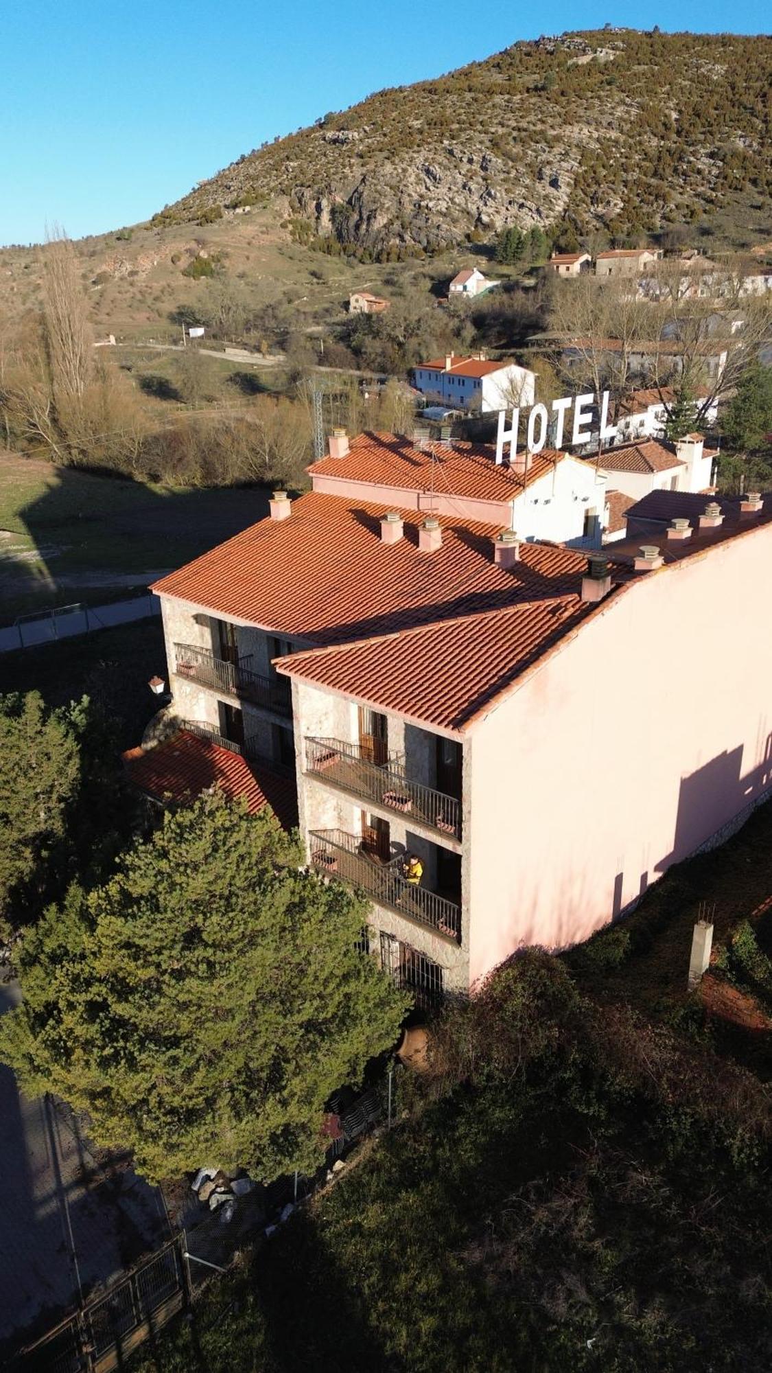 Hotel Restaurante Rio Cuervo Vega del Cadorno Extérieur photo