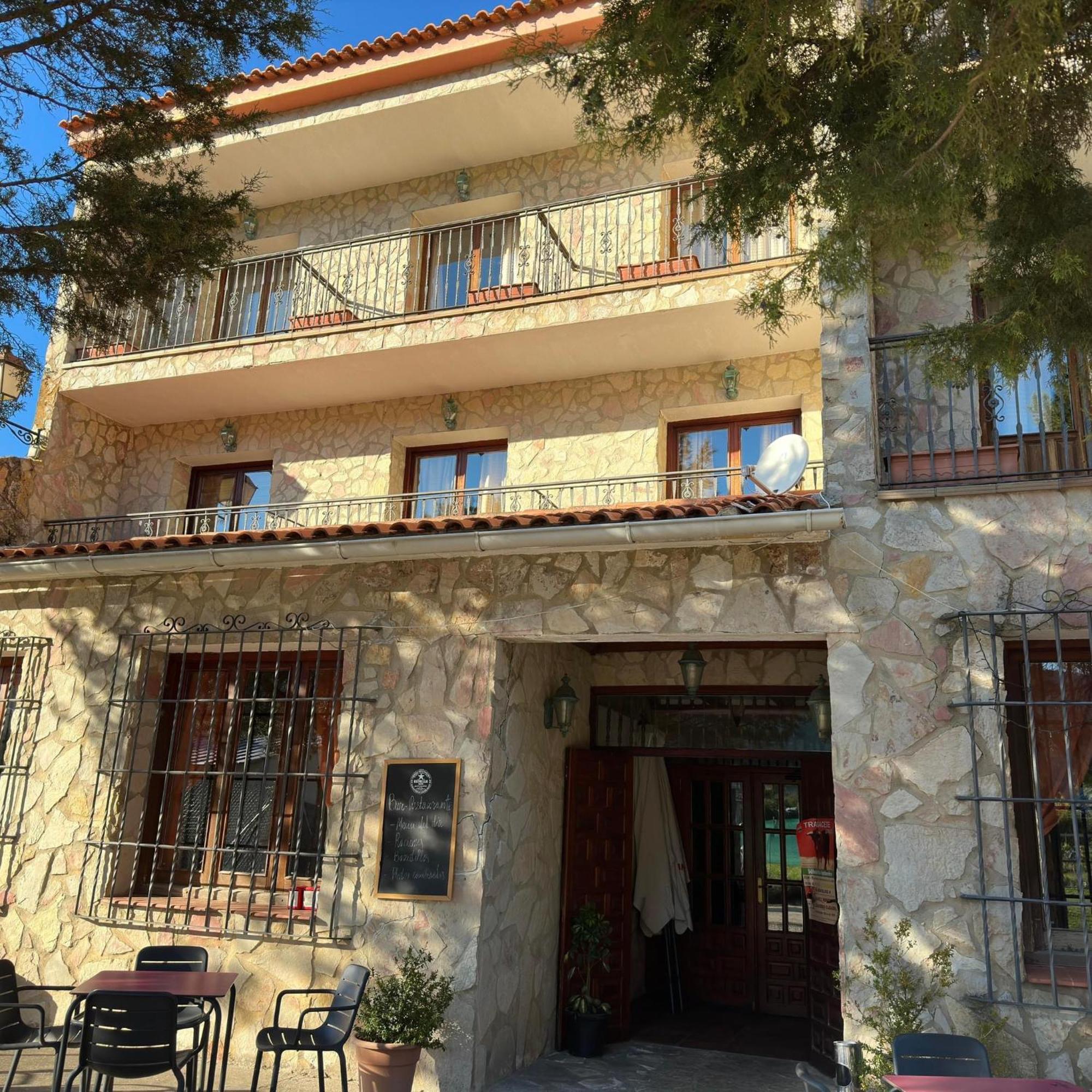 Hotel Restaurante Rio Cuervo Vega del Cadorno Extérieur photo