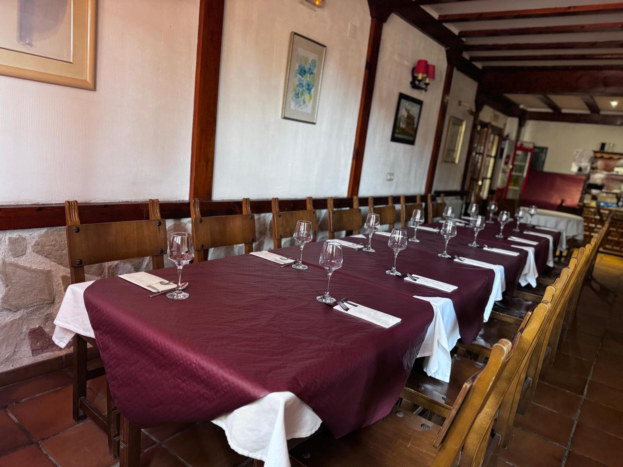 Hotel Restaurante Rio Cuervo Vega del Cadorno Extérieur photo