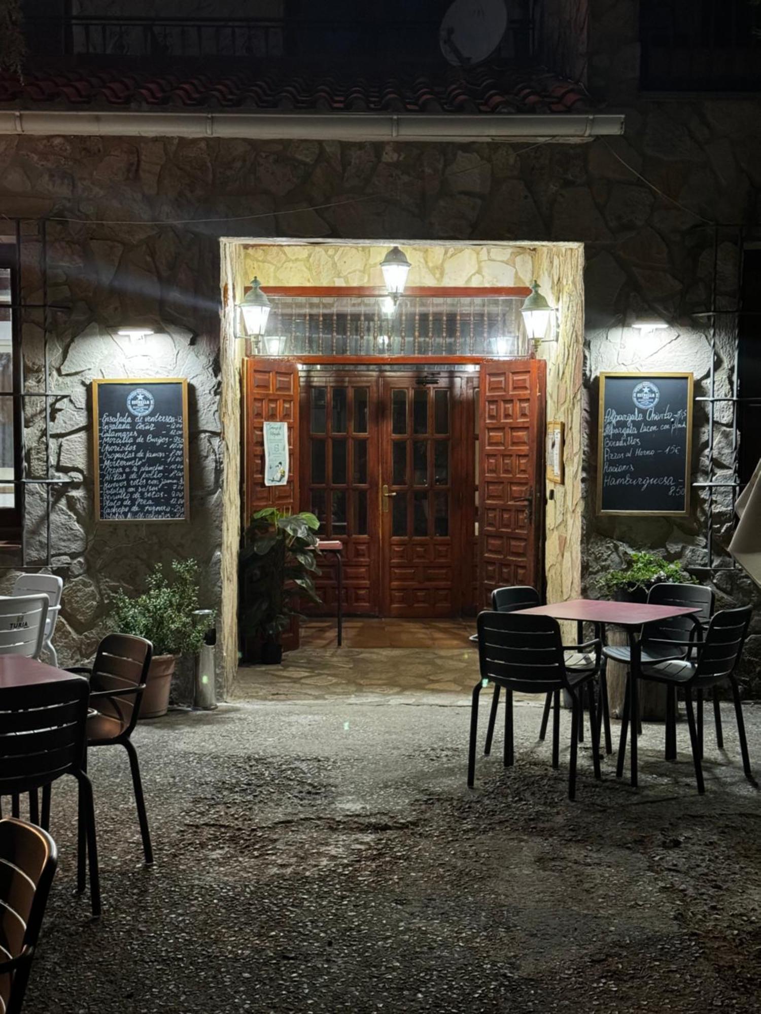 Hotel Restaurante Rio Cuervo Vega del Cadorno Extérieur photo