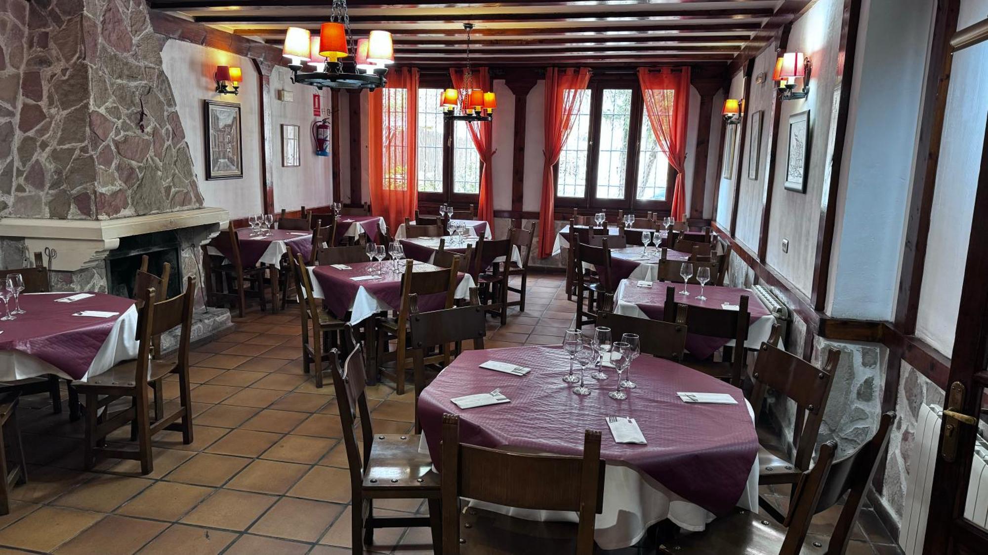 Hotel Restaurante Rio Cuervo Vega del Cadorno Extérieur photo