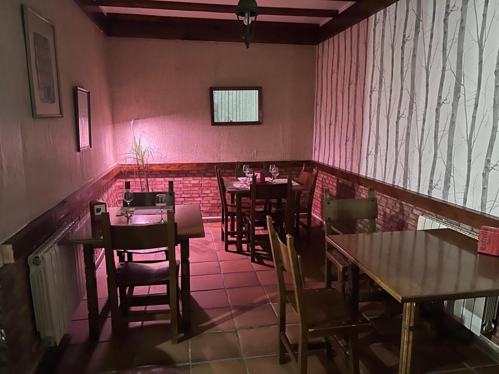 Hotel Restaurante Rio Cuervo Vega del Cadorno Extérieur photo