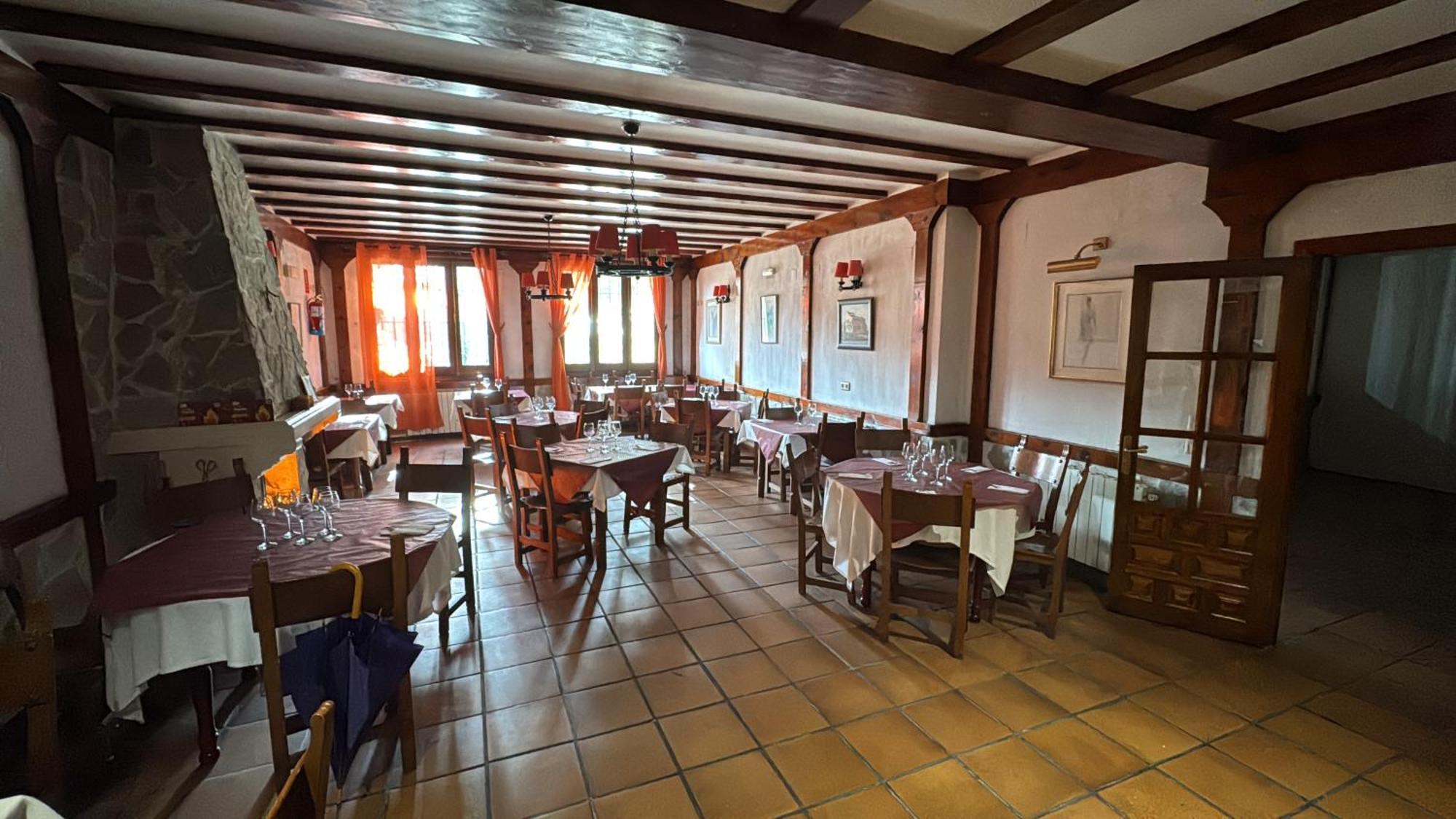 Hotel Restaurante Rio Cuervo Vega del Cadorno Extérieur photo