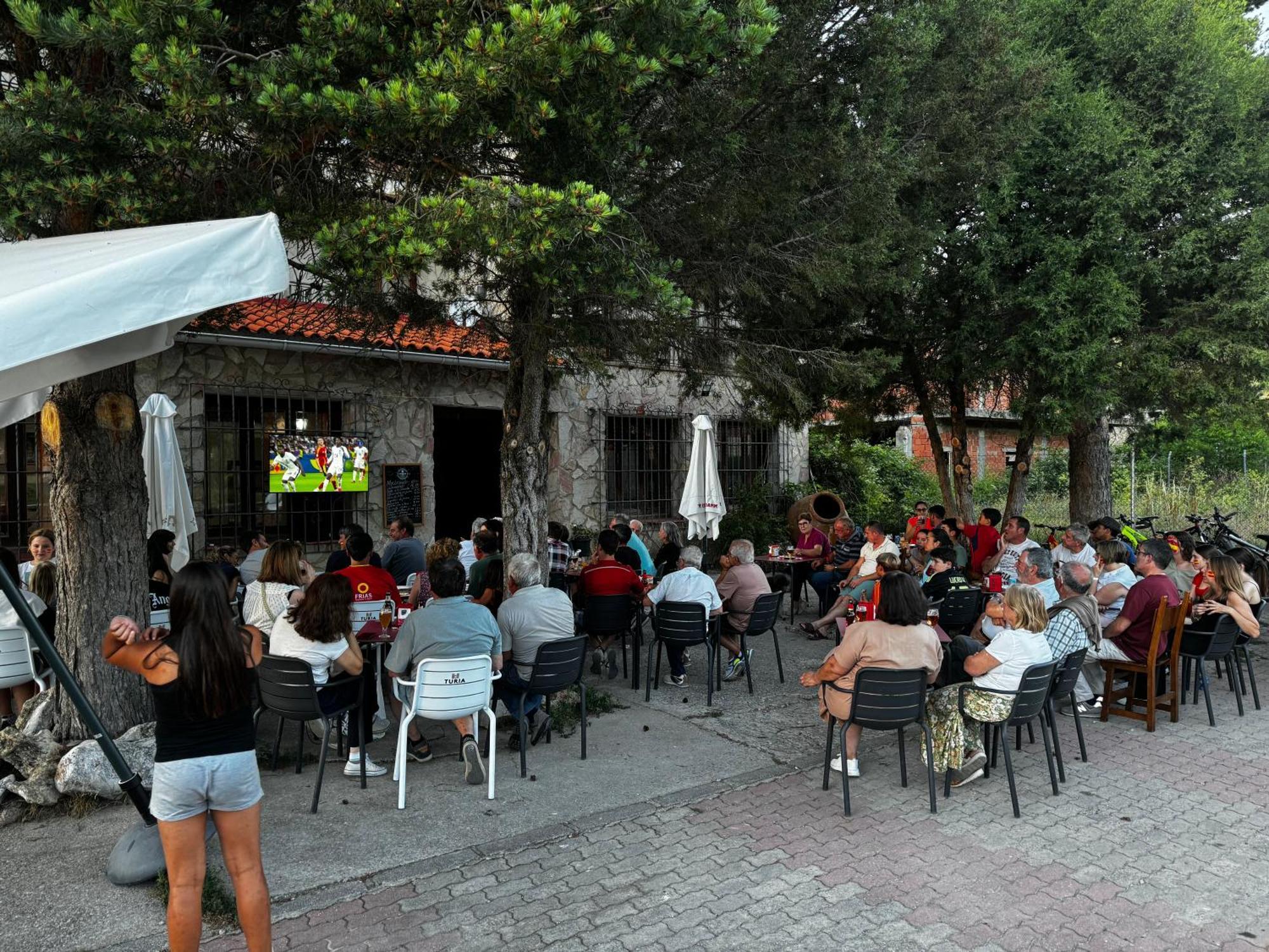 Hotel Restaurante Rio Cuervo Vega del Cadorno Extérieur photo